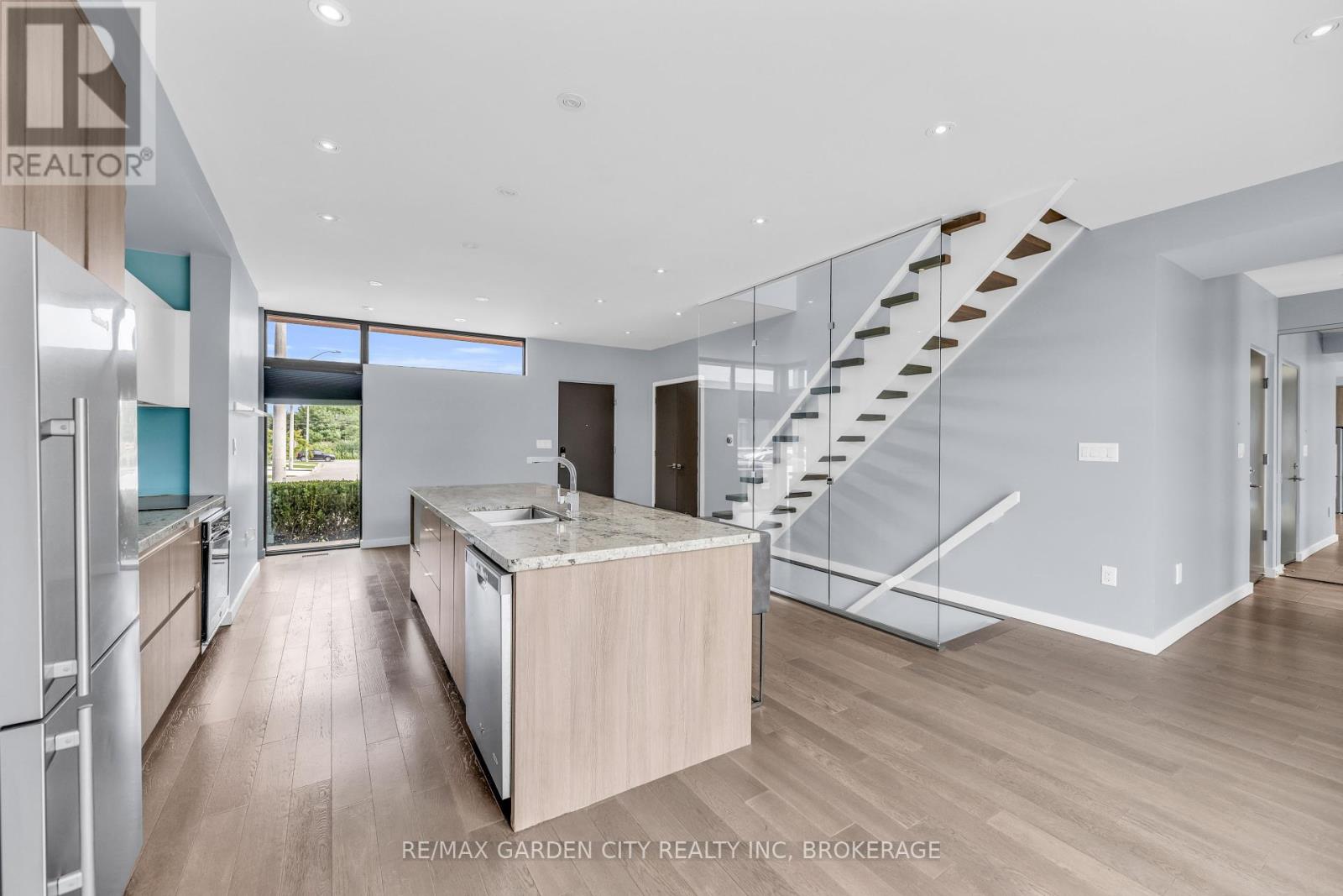 Photo 38 of 12 1 2 Beamer Court, Thorold ON