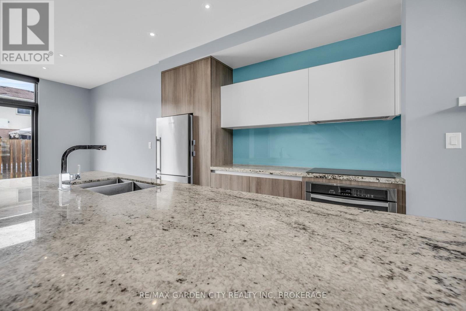 Photo 25 of 12 1 2 Beamer Court, Thorold ON