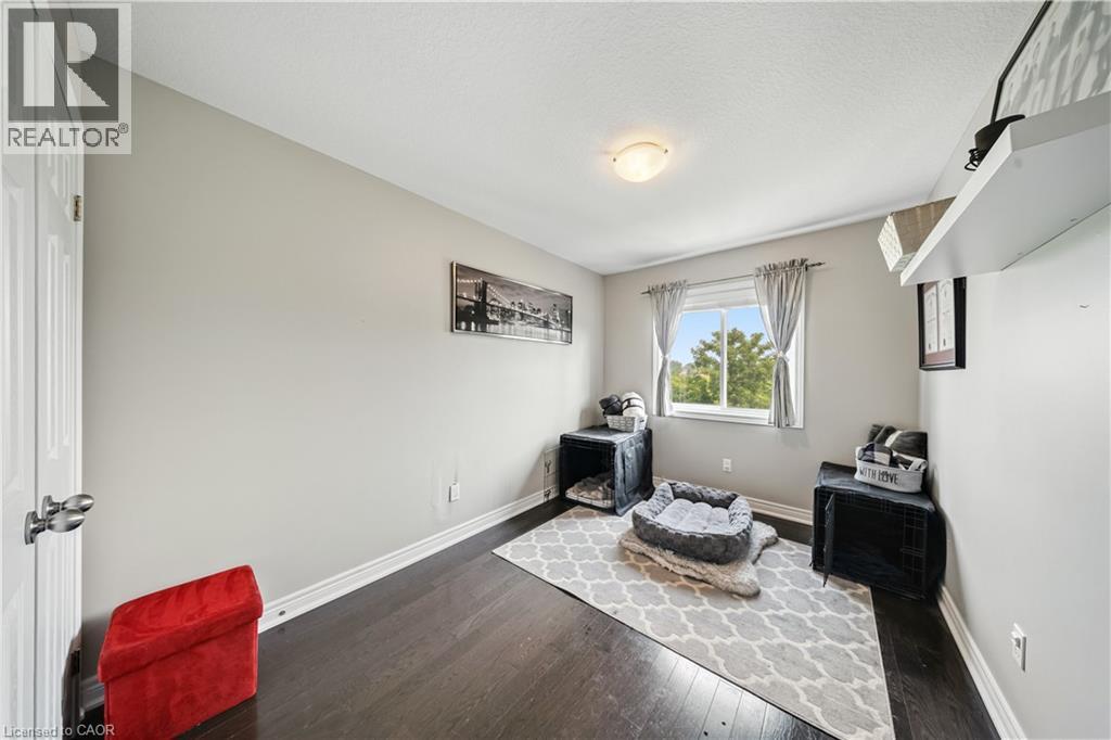 Photo 17 of 22 Madonna Drive, Hamilton ON