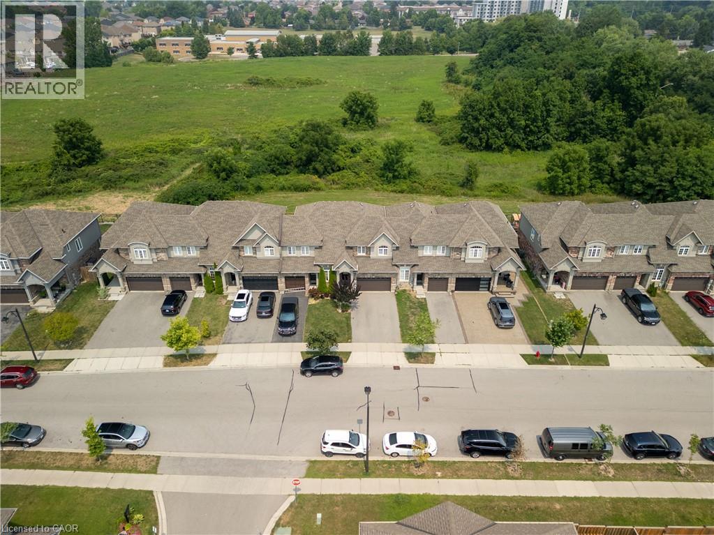 Photo 10 of 22 Madonna Drive, Hamilton ON