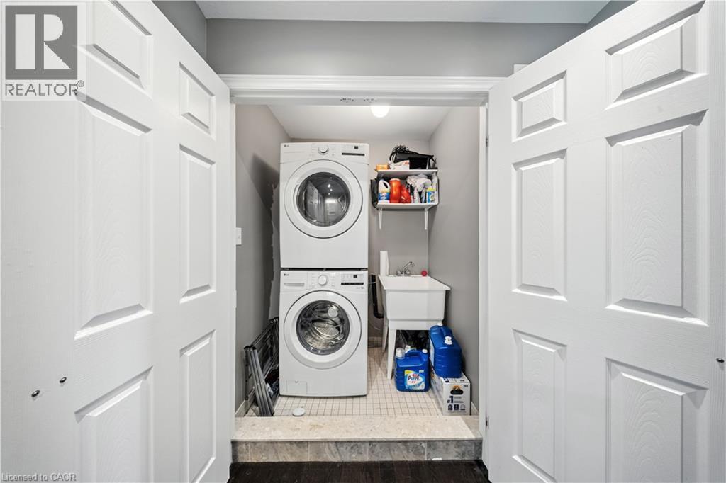 Photo 4 of 22 Madonna Drive, Hamilton ON