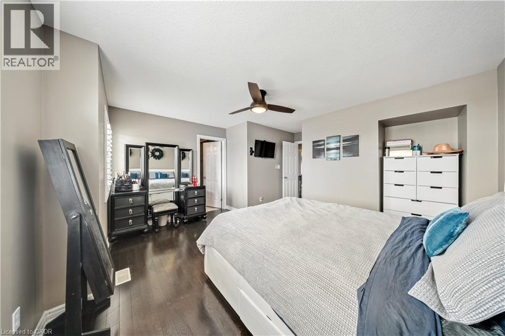 Photo 18 of 22 Madonna Drive, Hamilton ON
