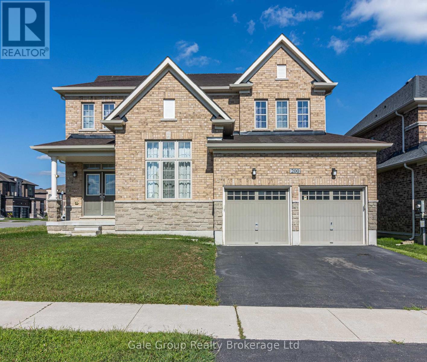 Photo 10 of 200 Harcourt Crescent S, Woodstock ON