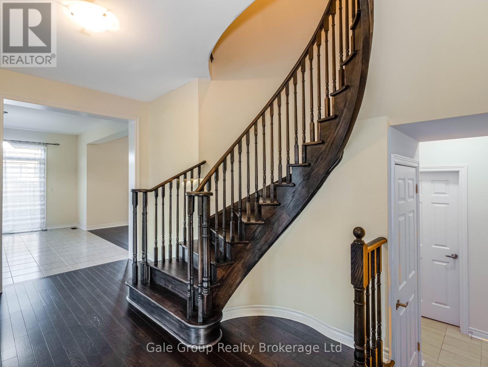 Photo 23 of 200 Harcourt Crescent S, Woodstock ON