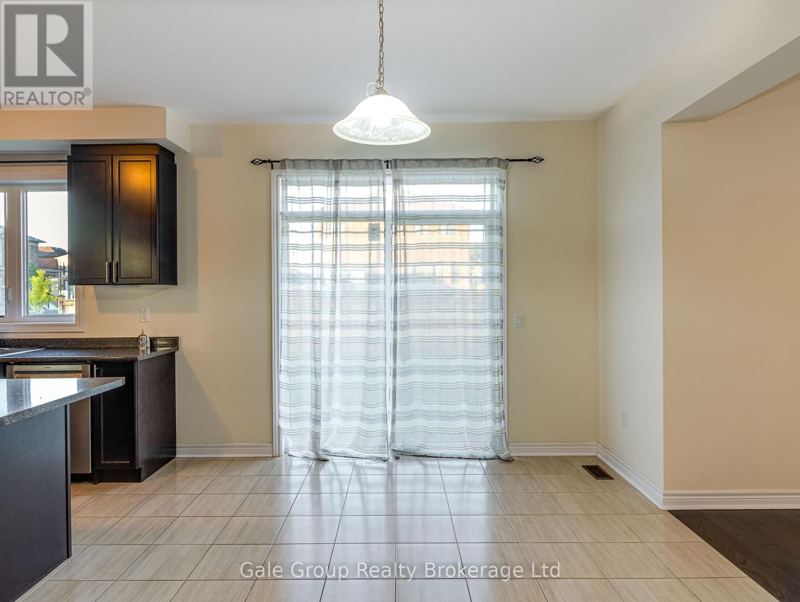 Photo 27 of 200 Harcourt Crescent S, Woodstock ON