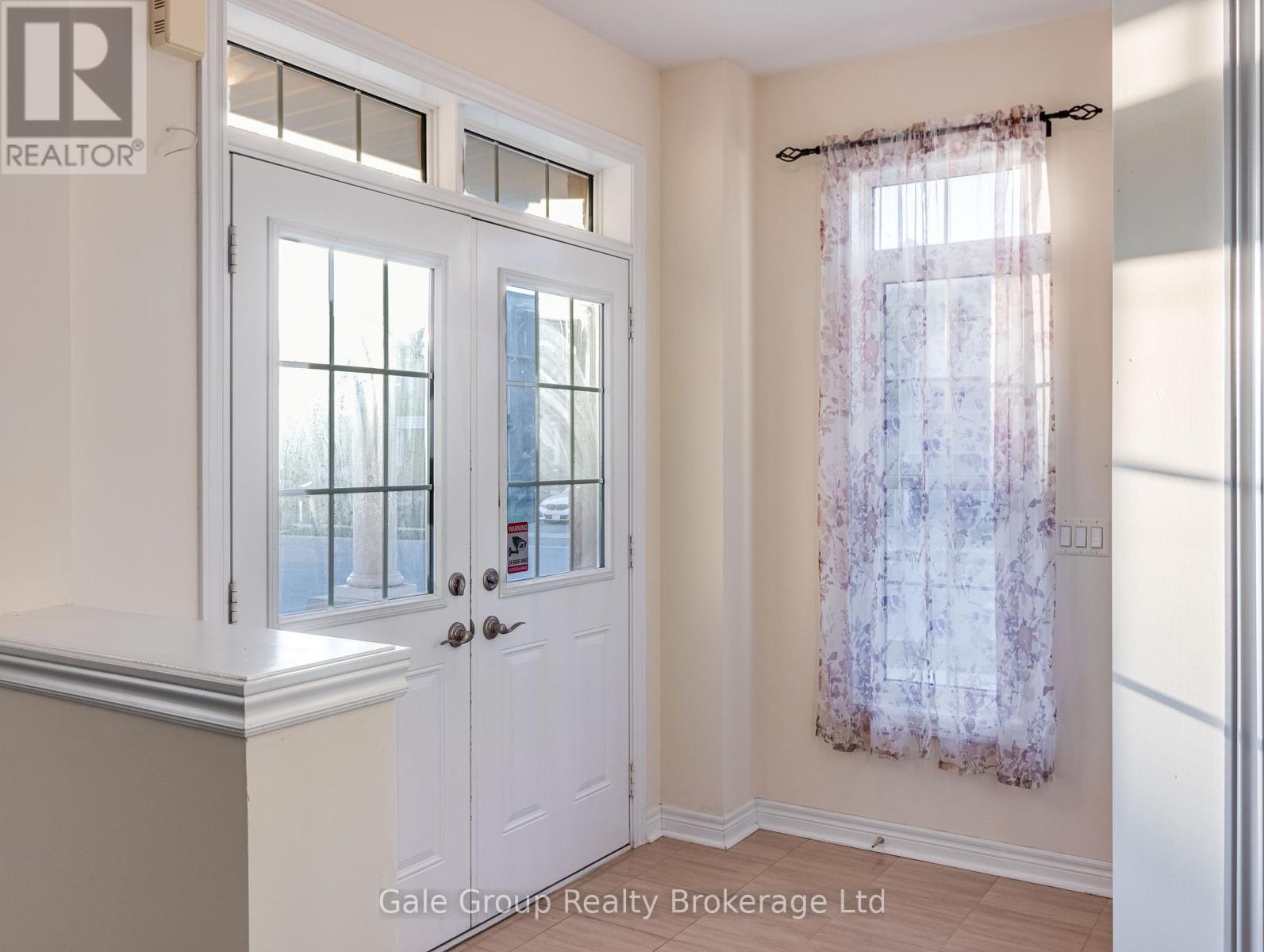 Photo 5 of 200 Harcourt Crescent S, Woodstock ON
