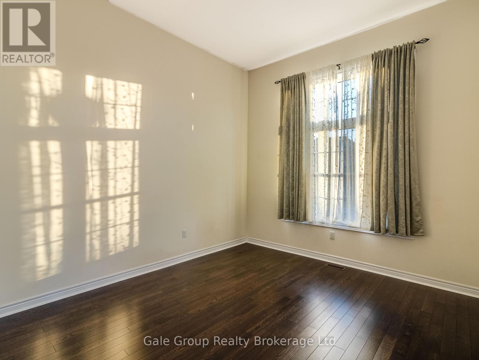 Photo 29 of 200 Harcourt Crescent S, Woodstock ON