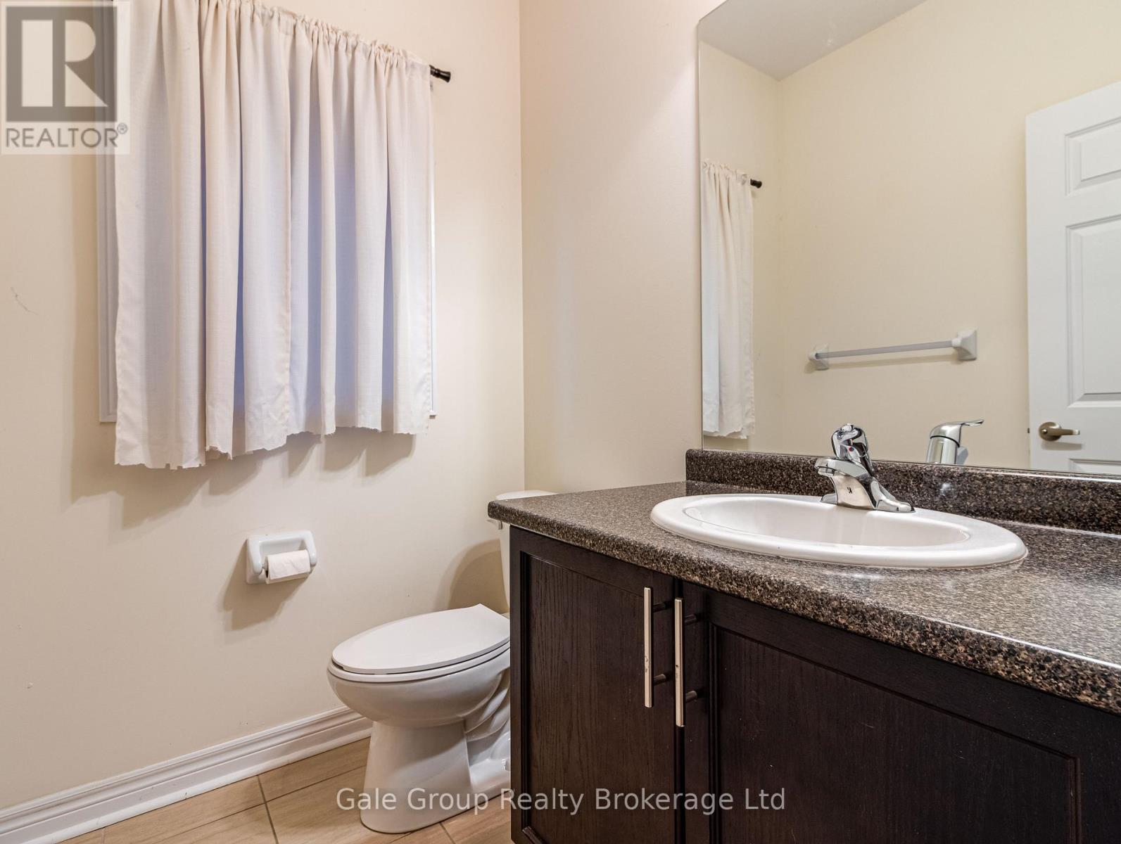 Photo 37 of 200 Harcourt Crescent S, Woodstock ON