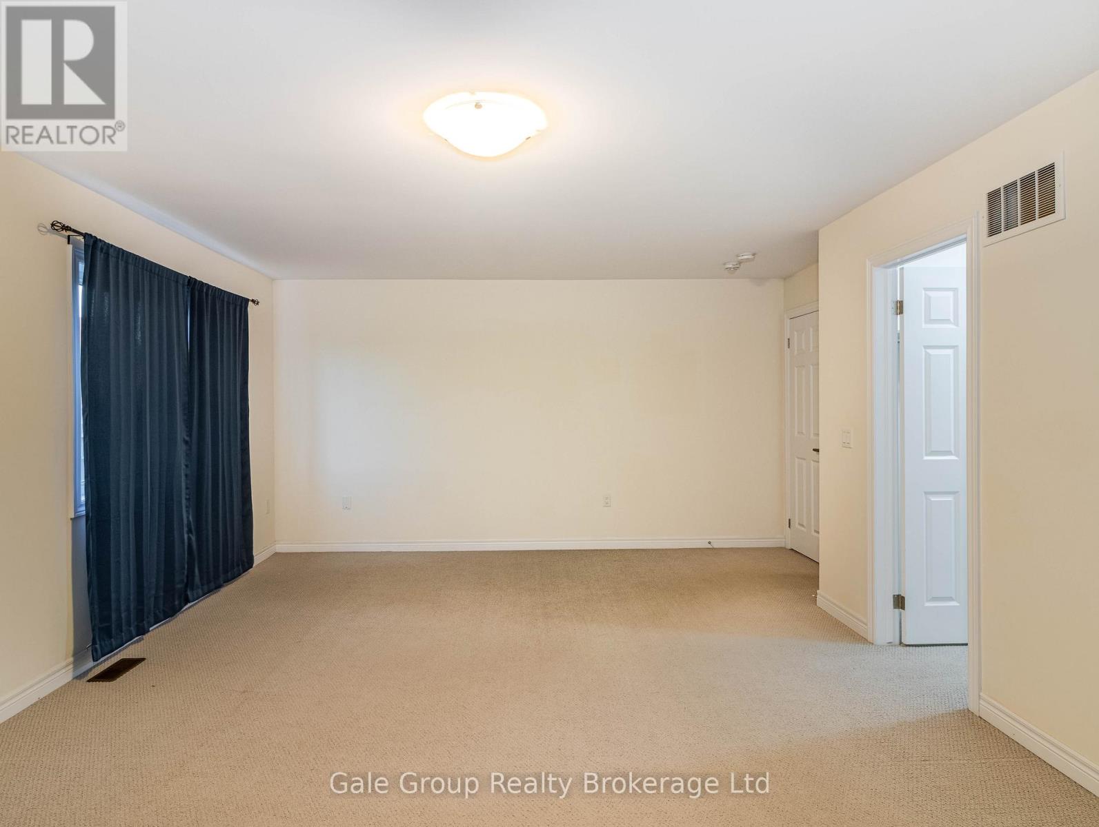 Photo 8 of 200 Harcourt Crescent S, Woodstock ON