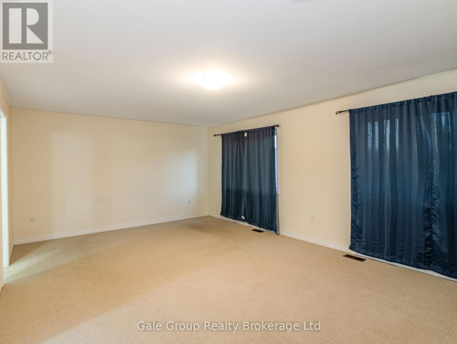 Photo 38 of 200 Harcourt Crescent S, Woodstock ON