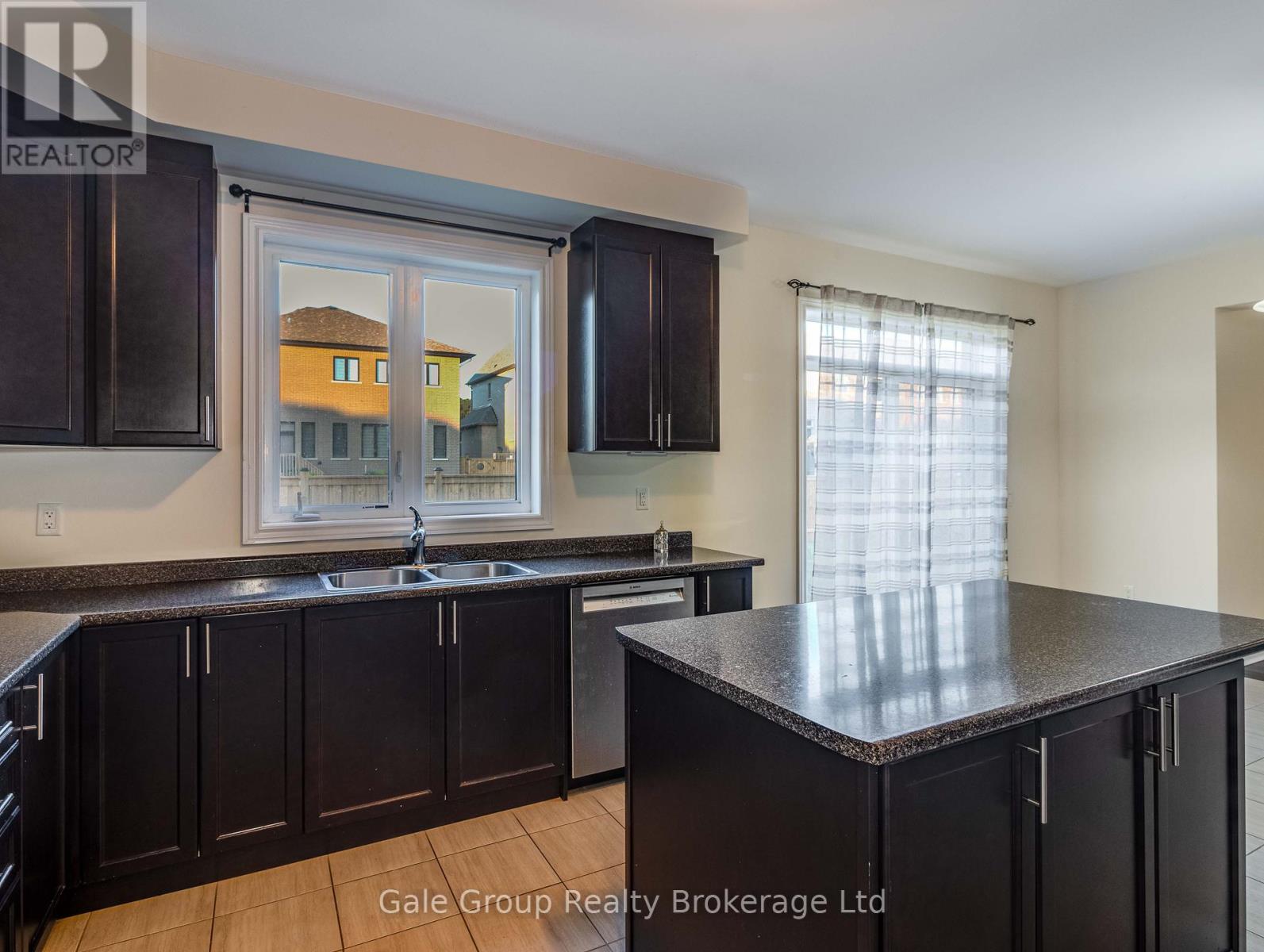 Photo 4 of 200 Harcourt Crescent S, Woodstock ON