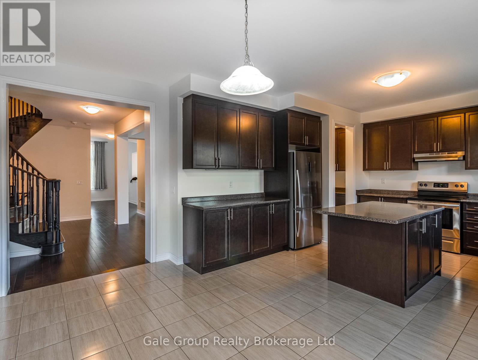 Photo 25 of 200 Harcourt Crescent S, Woodstock ON