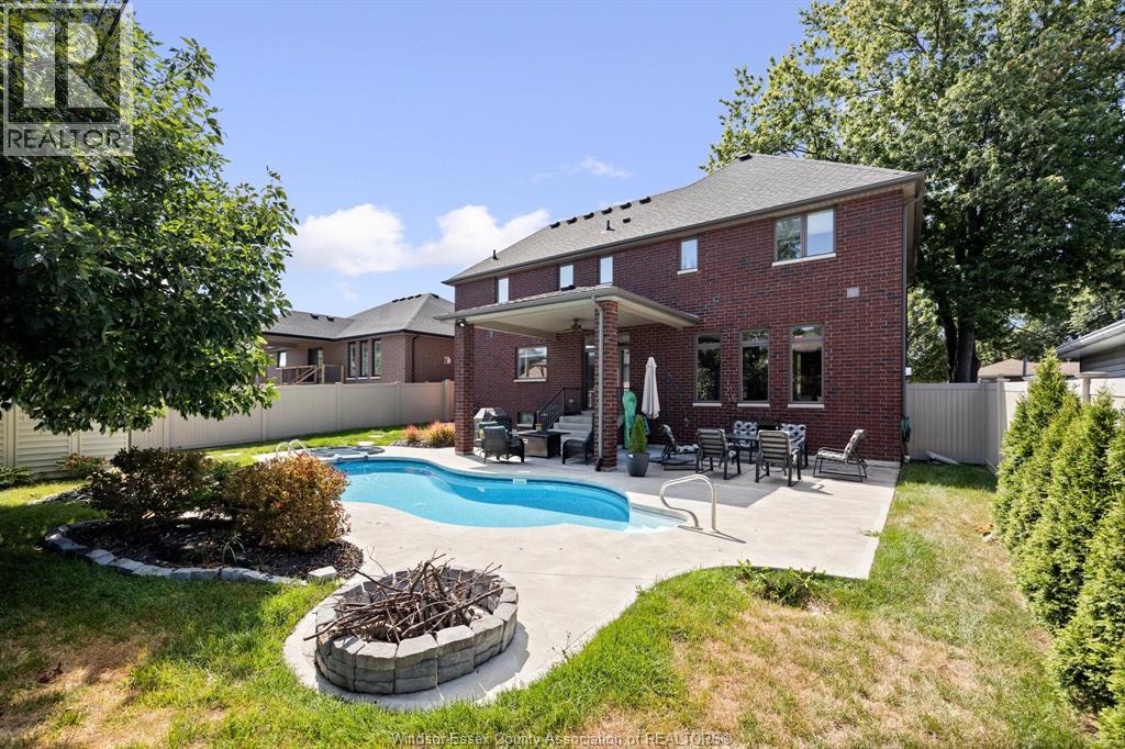 Photo 4 of 225 Elsworth, Lasalle ON