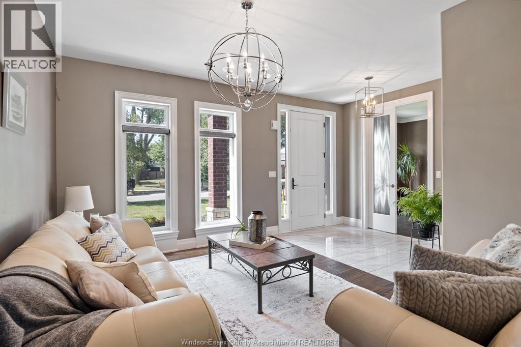 Photo 5 of 225 Elsworth, Lasalle ON