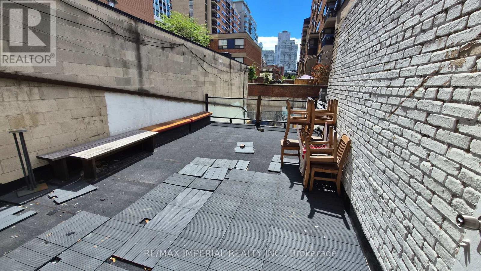 Photo 13 of 287 Dundas Street W, Toronto ON