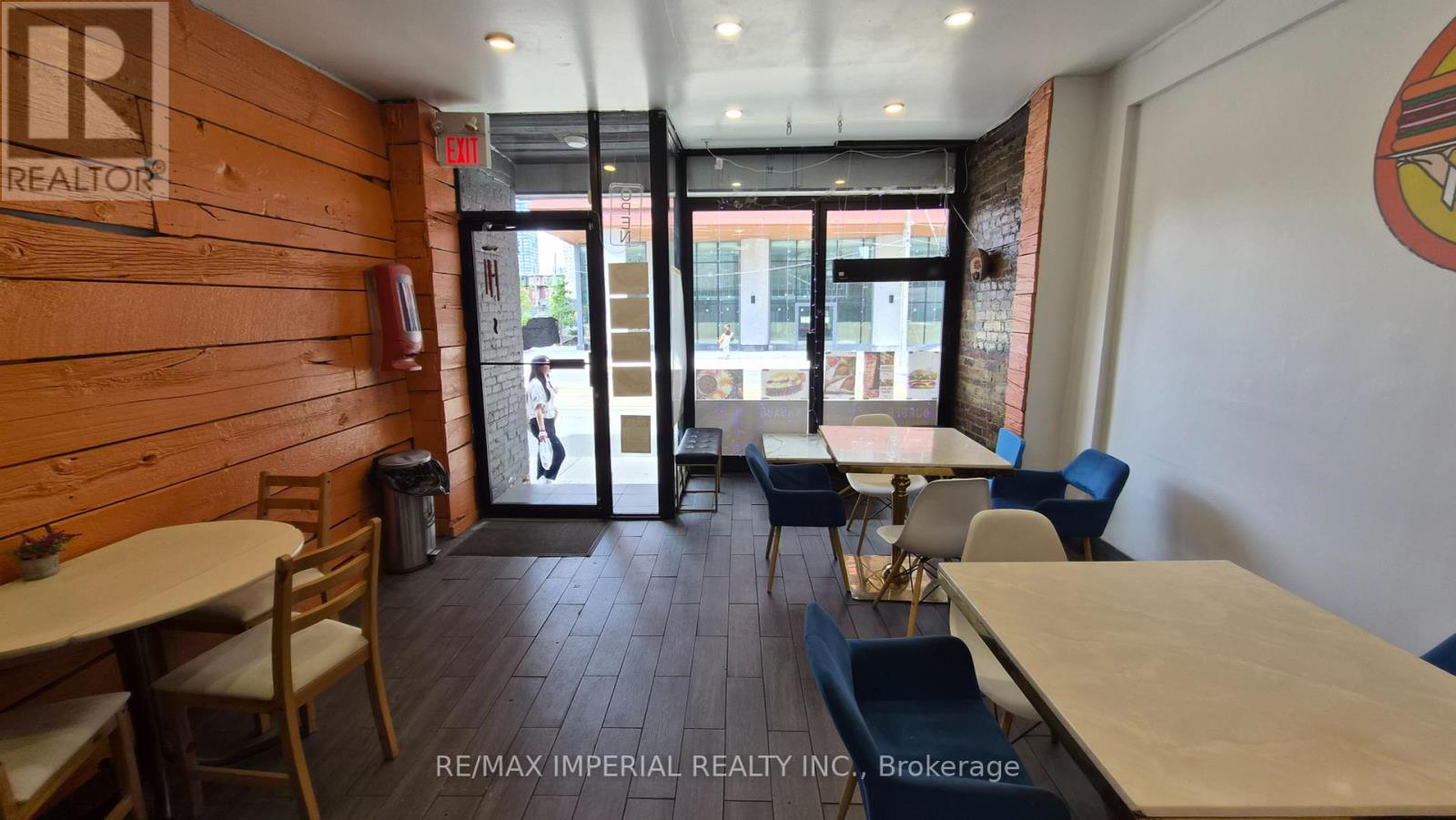 Photo 3 of 287 Dundas Street W, Toronto ON