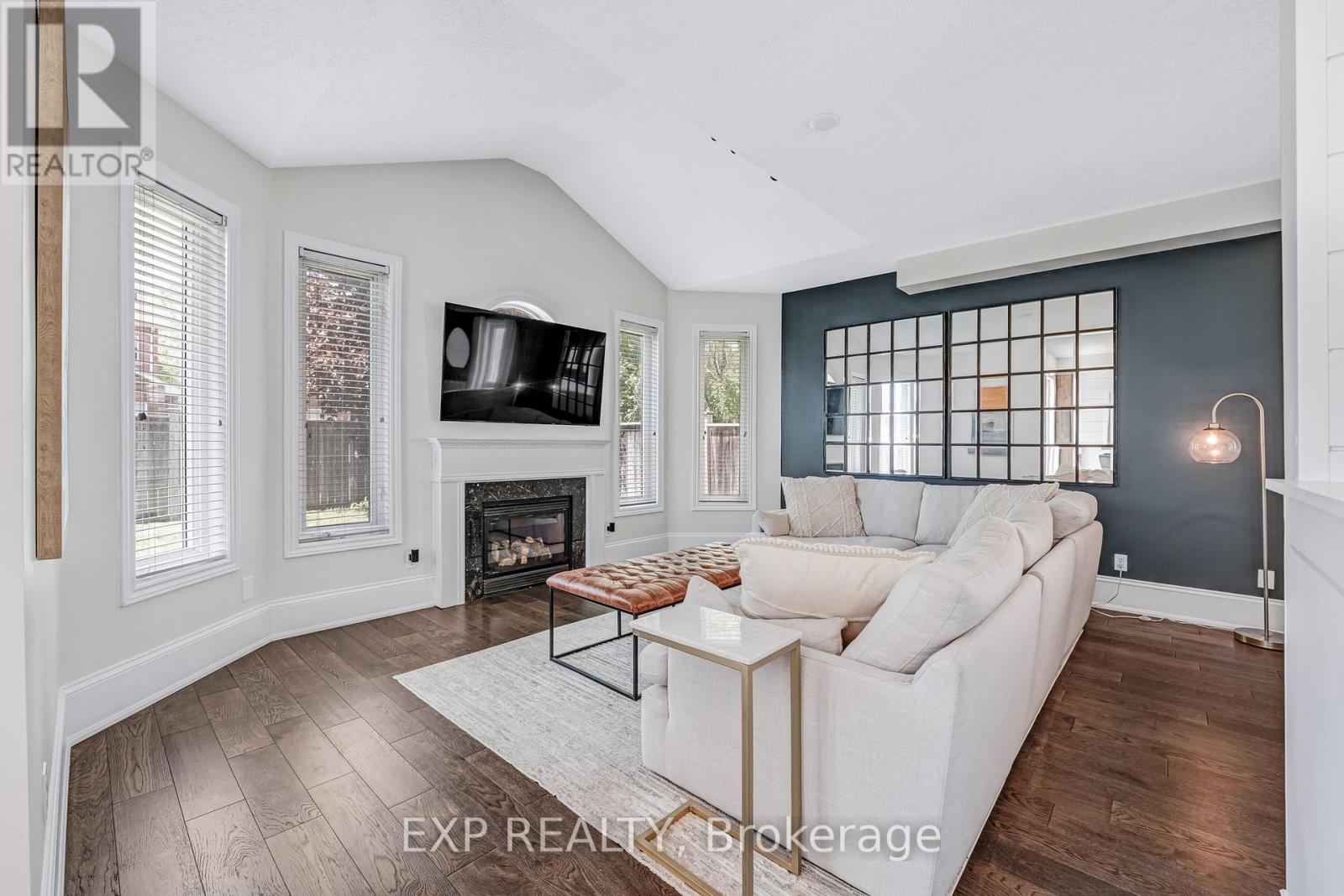 Photo 49 of 184 Cachet Boulevard, Whitby ON