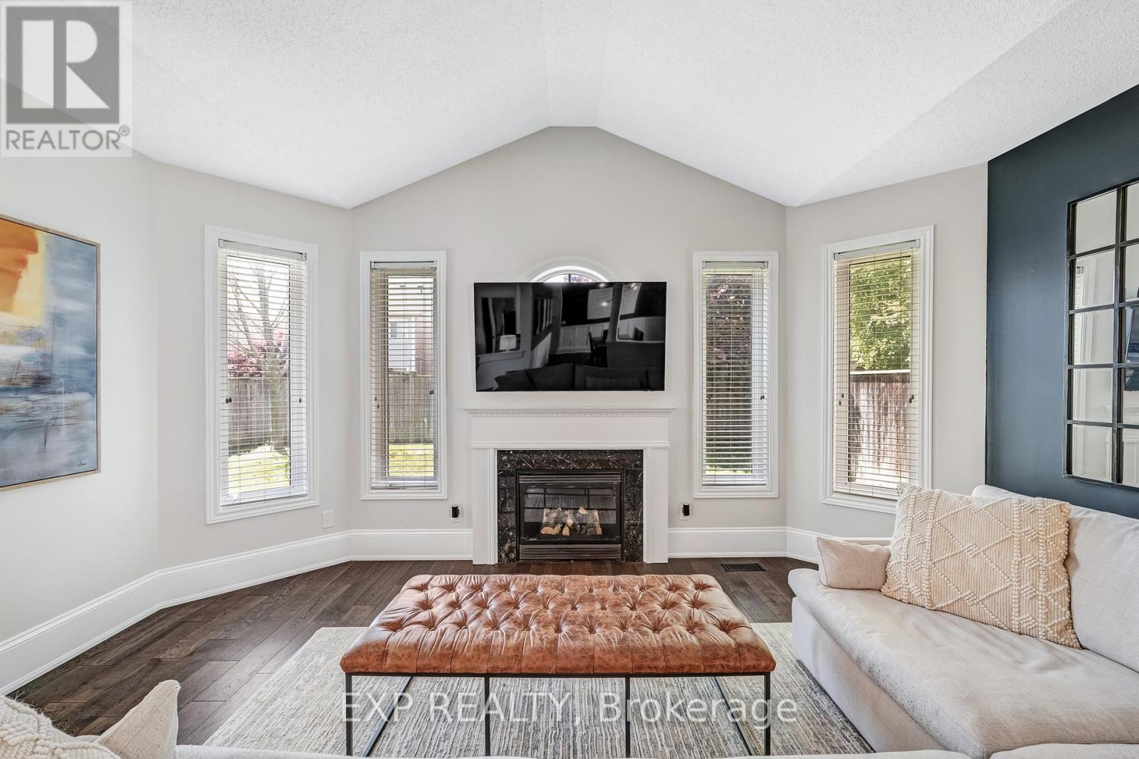 Photo 38 of 184 Cachet Boulevard, Whitby ON