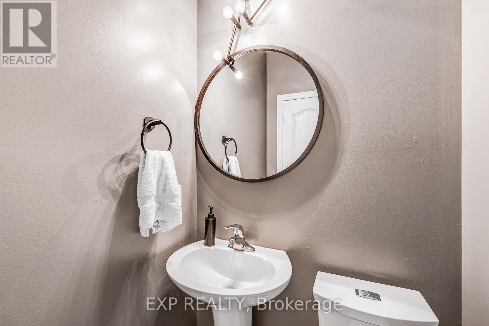 Photo 35 of 184 Cachet Boulevard, Whitby ON