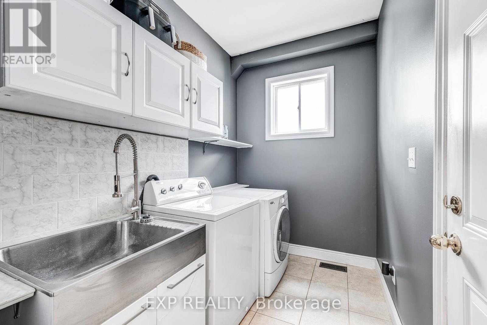 Photo 11 of 184 Cachet Boulevard, Whitby ON