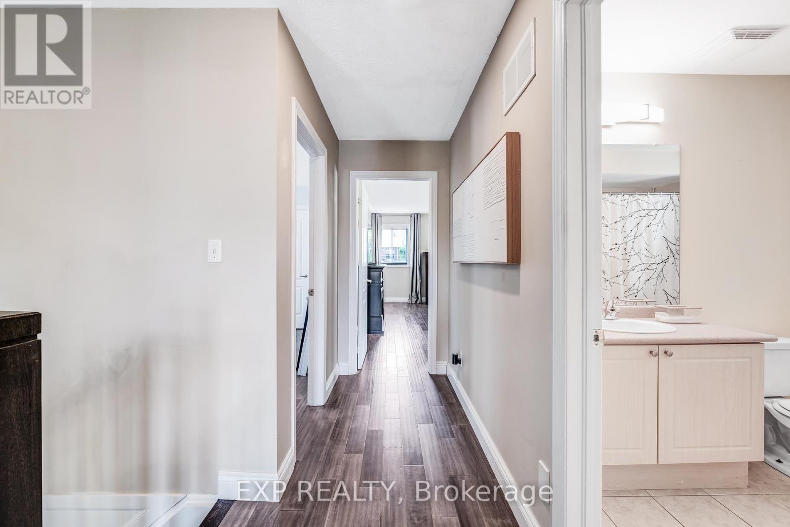 Photo 16 of 184 Cachet Boulevard, Whitby ON