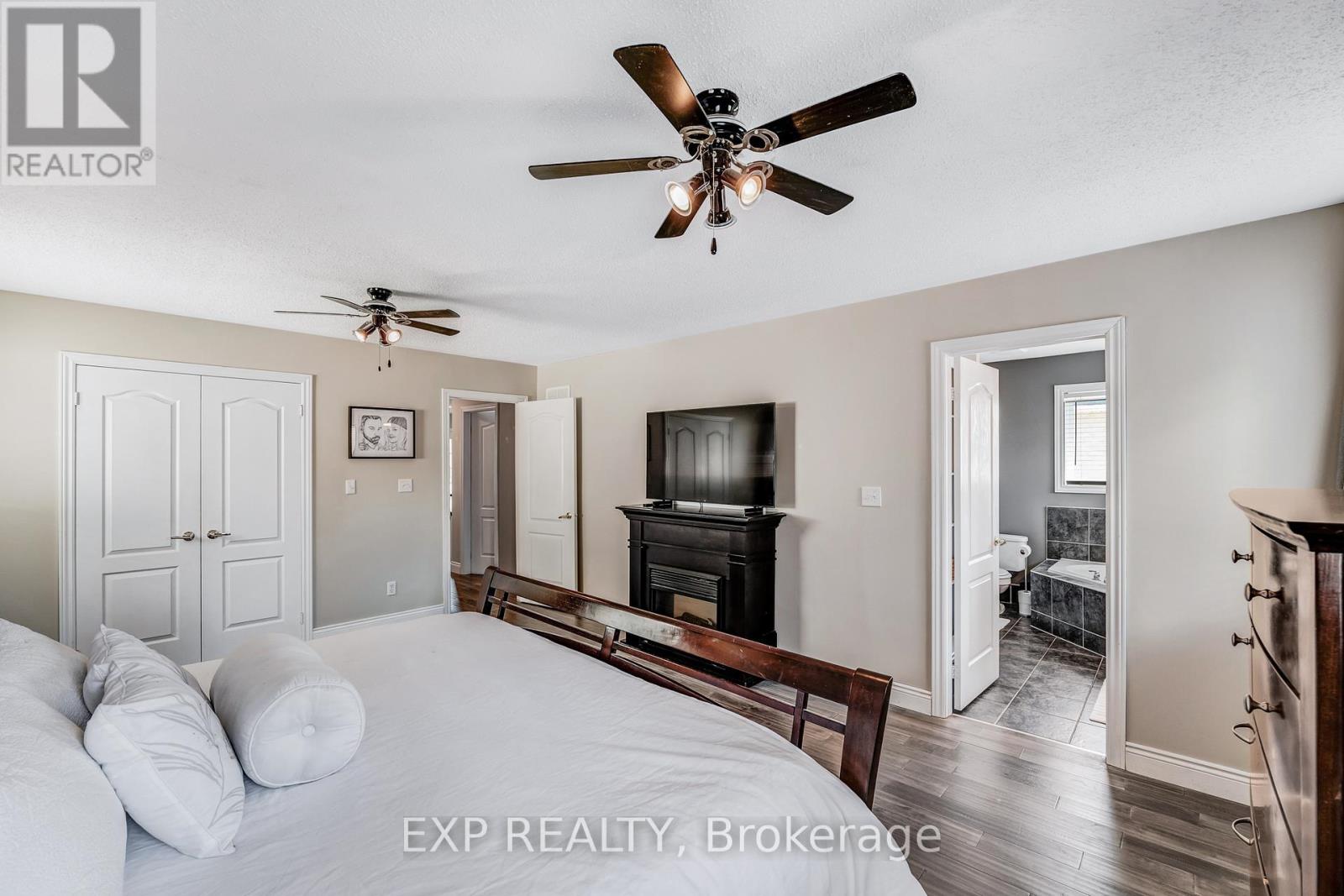 Photo 20 of 184 Cachet Boulevard, Whitby ON