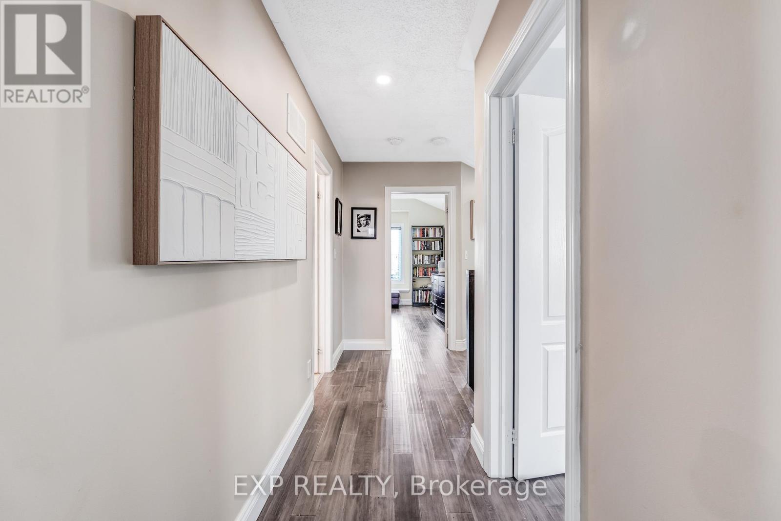 Photo 34 of 184 Cachet Boulevard, Whitby ON