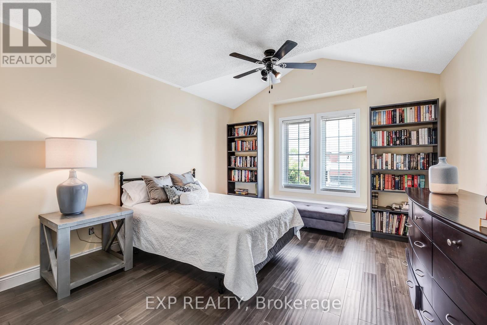 Photo 42 of 184 Cachet Boulevard, Whitby ON