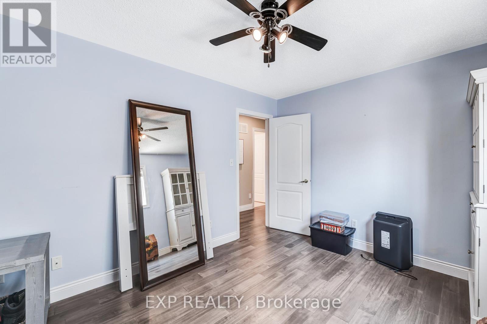 Photo 4 of 184 Cachet Boulevard, Whitby ON