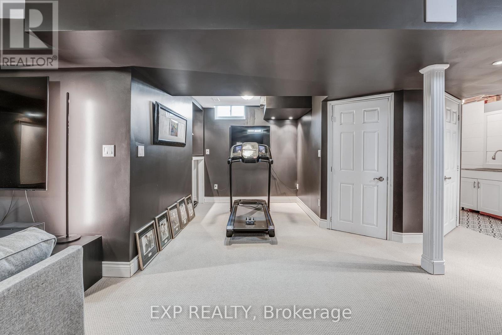 Photo 8 of 184 Cachet Boulevard, Whitby ON