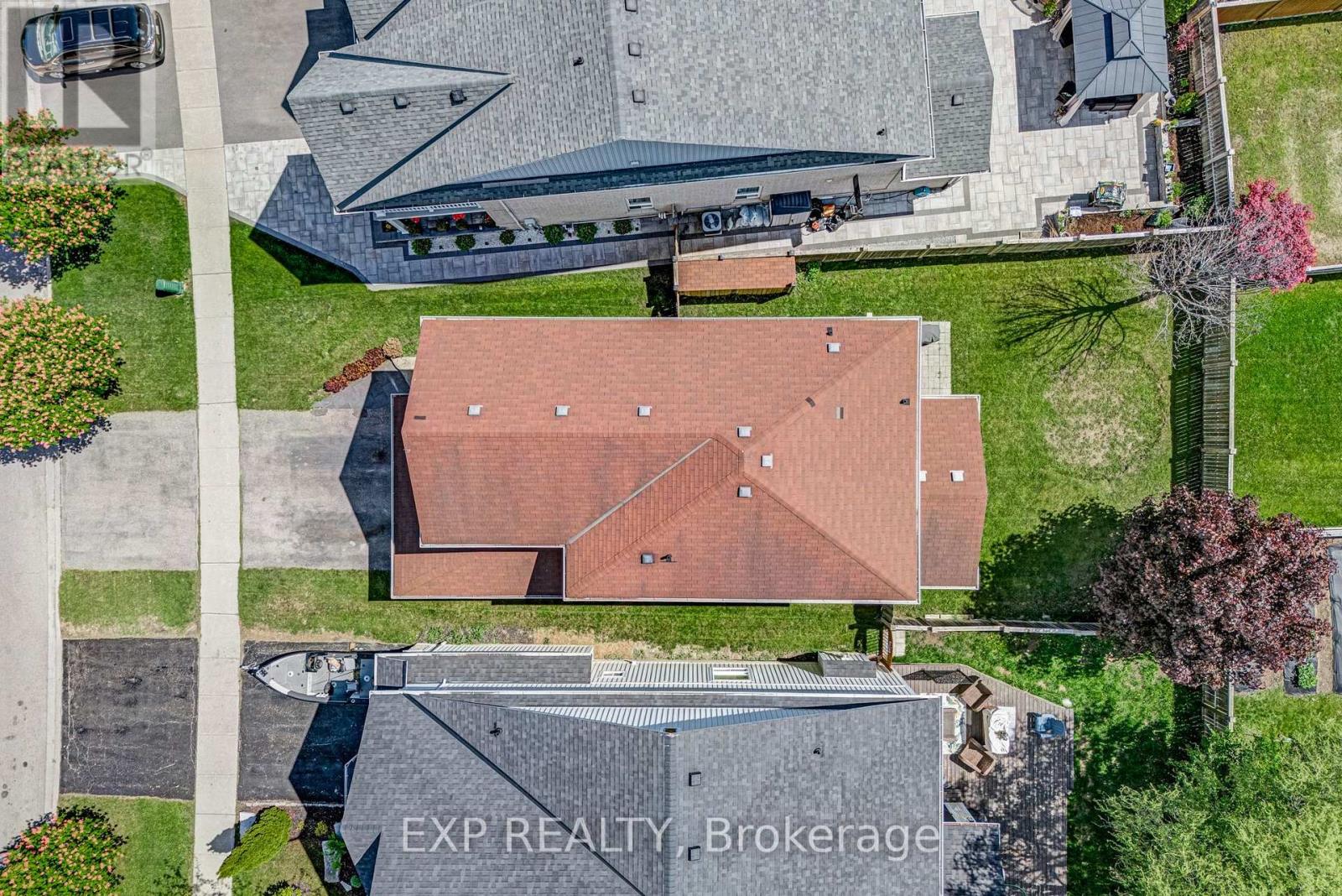Photo 21 of 184 Cachet Boulevard, Whitby ON