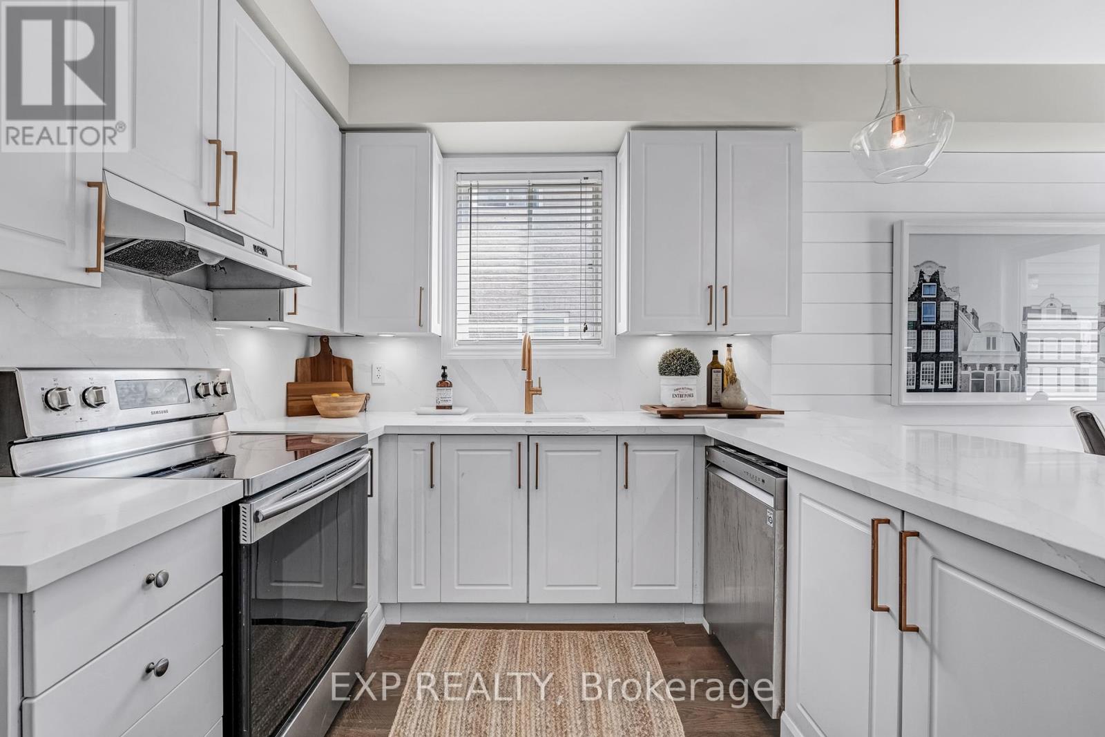 Photo 37 of 184 Cachet Boulevard, Whitby ON