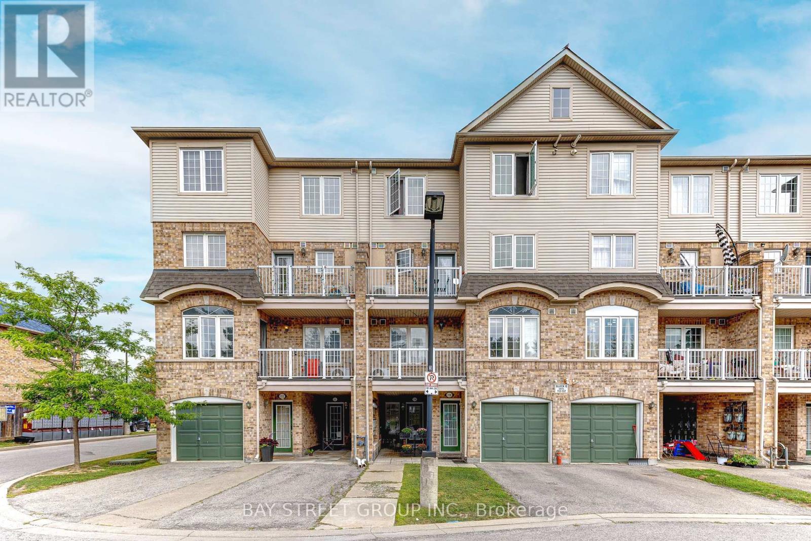 Photo 1 of 120 42 Pinery Trail, Toronto ON