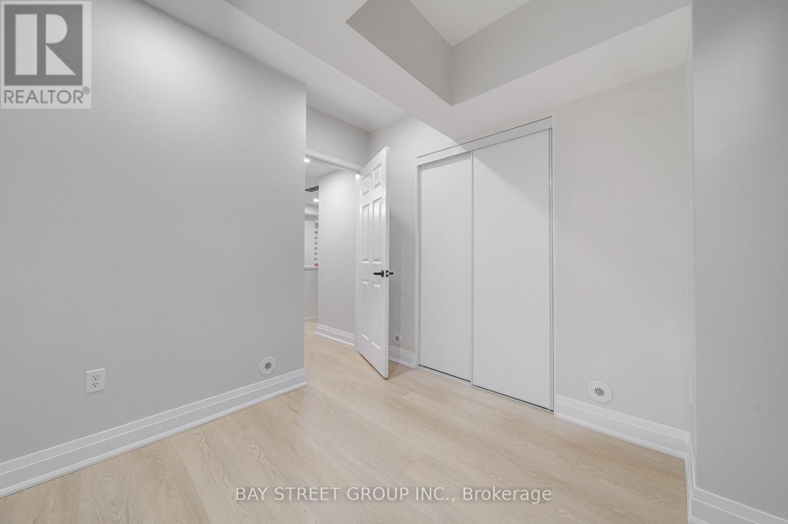 Photo 17 of 120 42 Pinery Trail, Toronto ON
