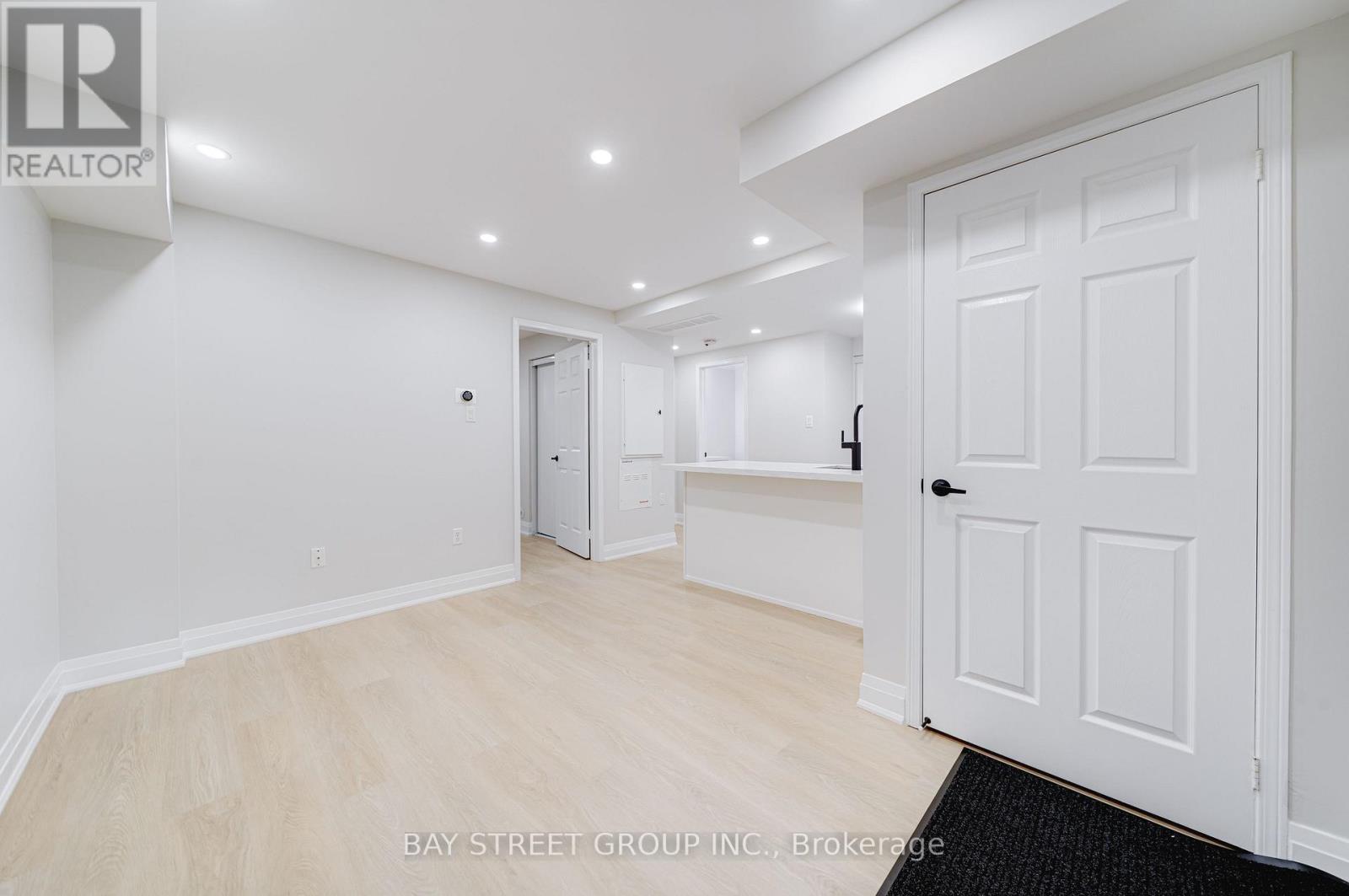 Photo 5 of 120 42 Pinery Trail, Toronto ON
