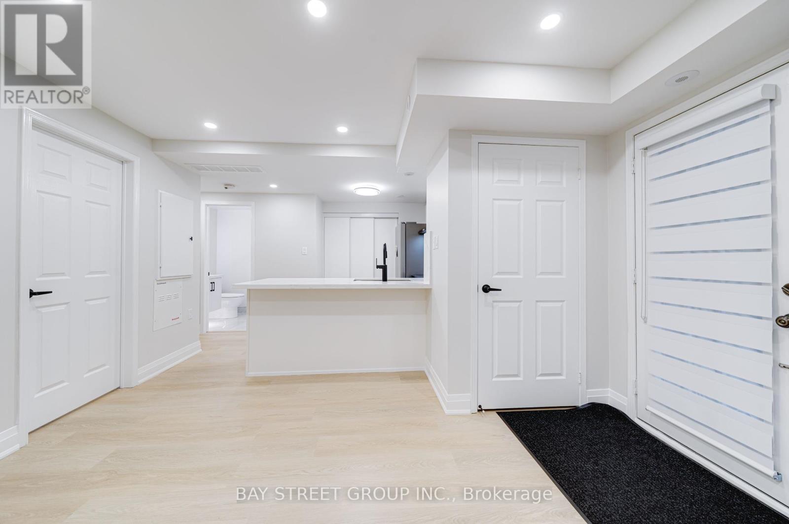 Photo 6 of 120 42 Pinery Trail, Toronto ON
