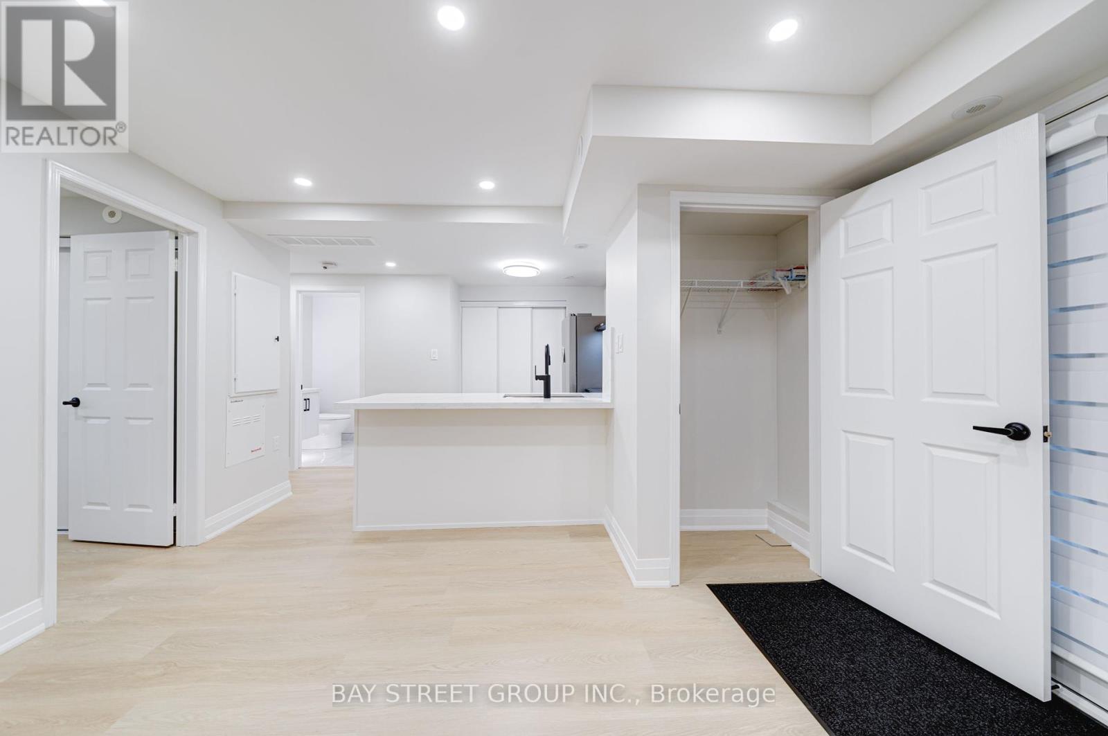 Photo 7 of 120 42 Pinery Trail, Toronto ON