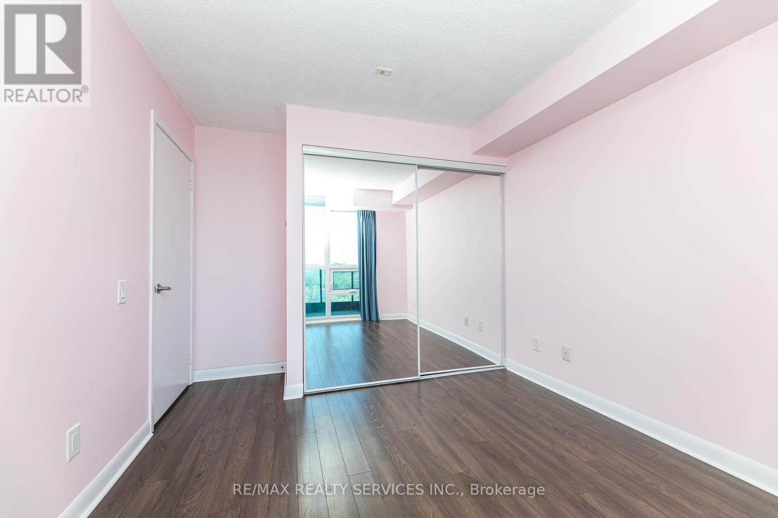 Photo 3 of 824 525 Wilson Avenue, Toronto ON