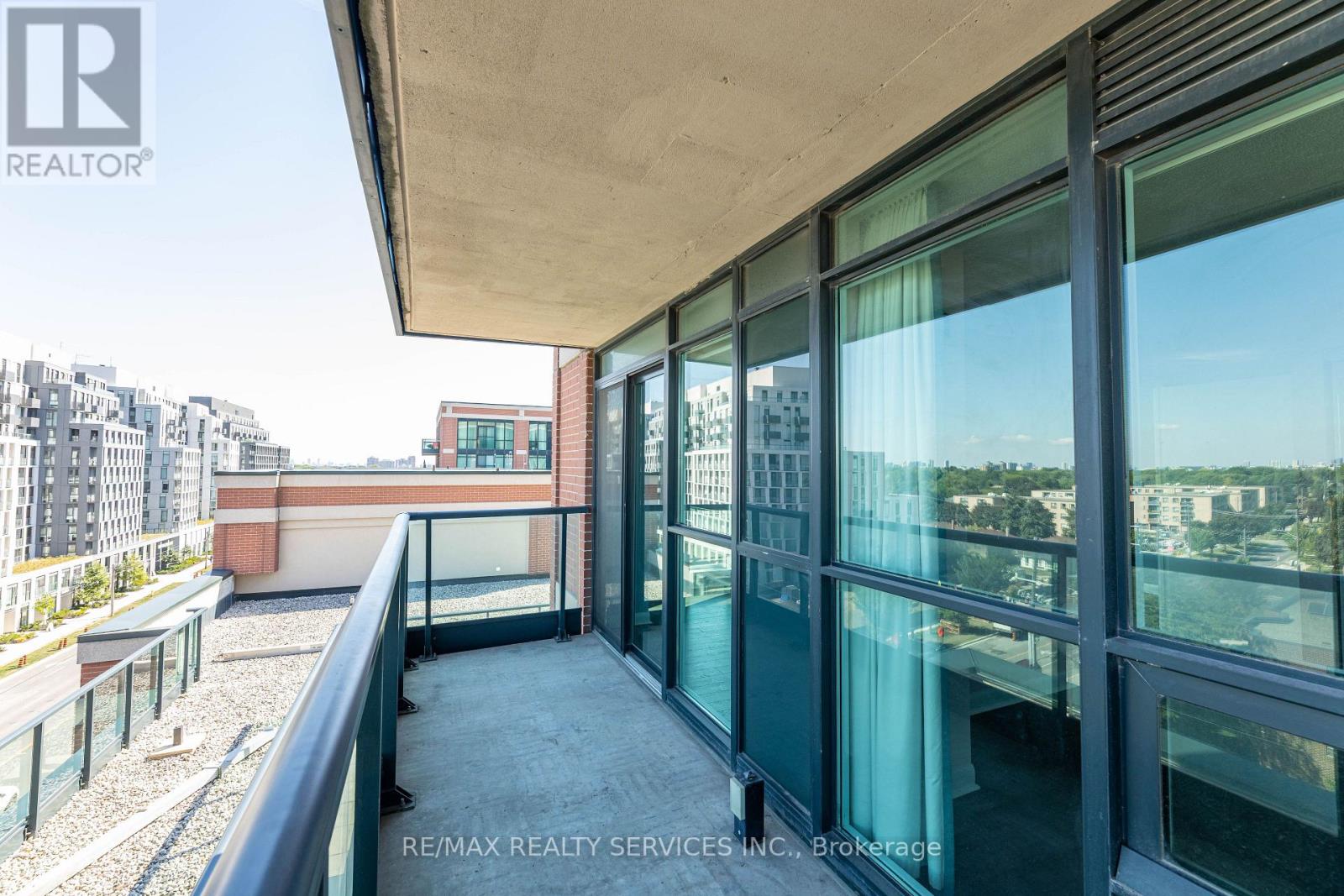 Photo 4 of 824 525 Wilson Avenue, Toronto ON