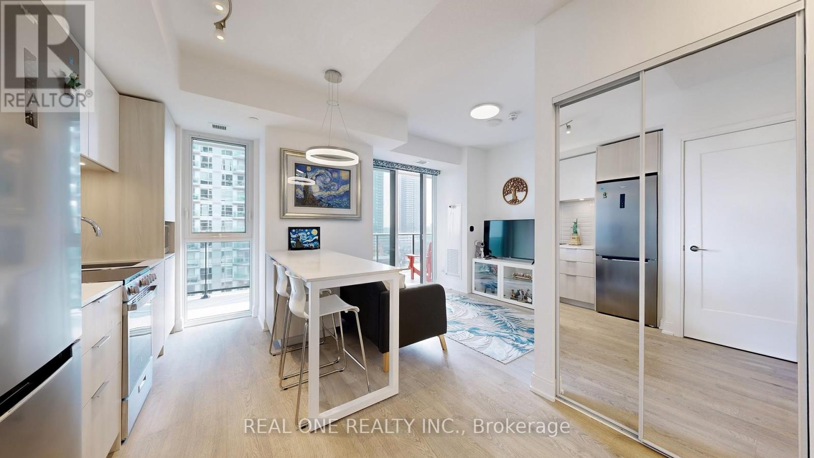 Photo 8 of 808 70 Annie Craig Drive, Toronto ON