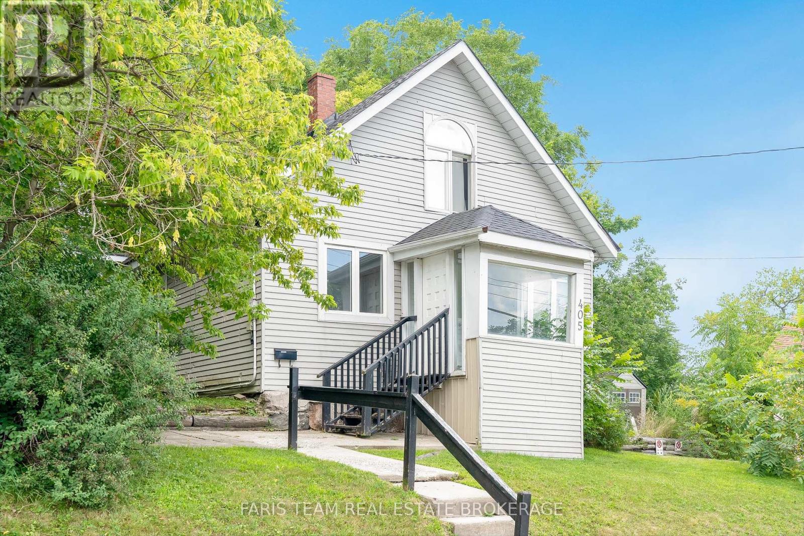 Photo 5 of 405 Bay Street, Midland ON