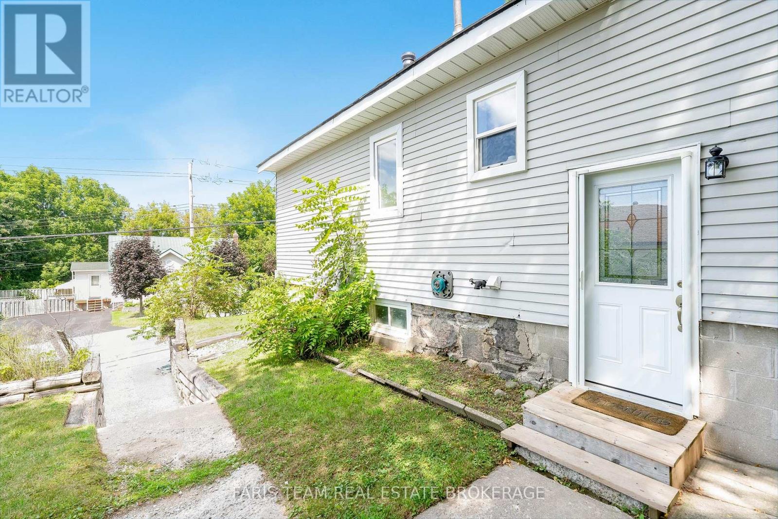 Photo 6 of 405 Bay Street, Midland ON