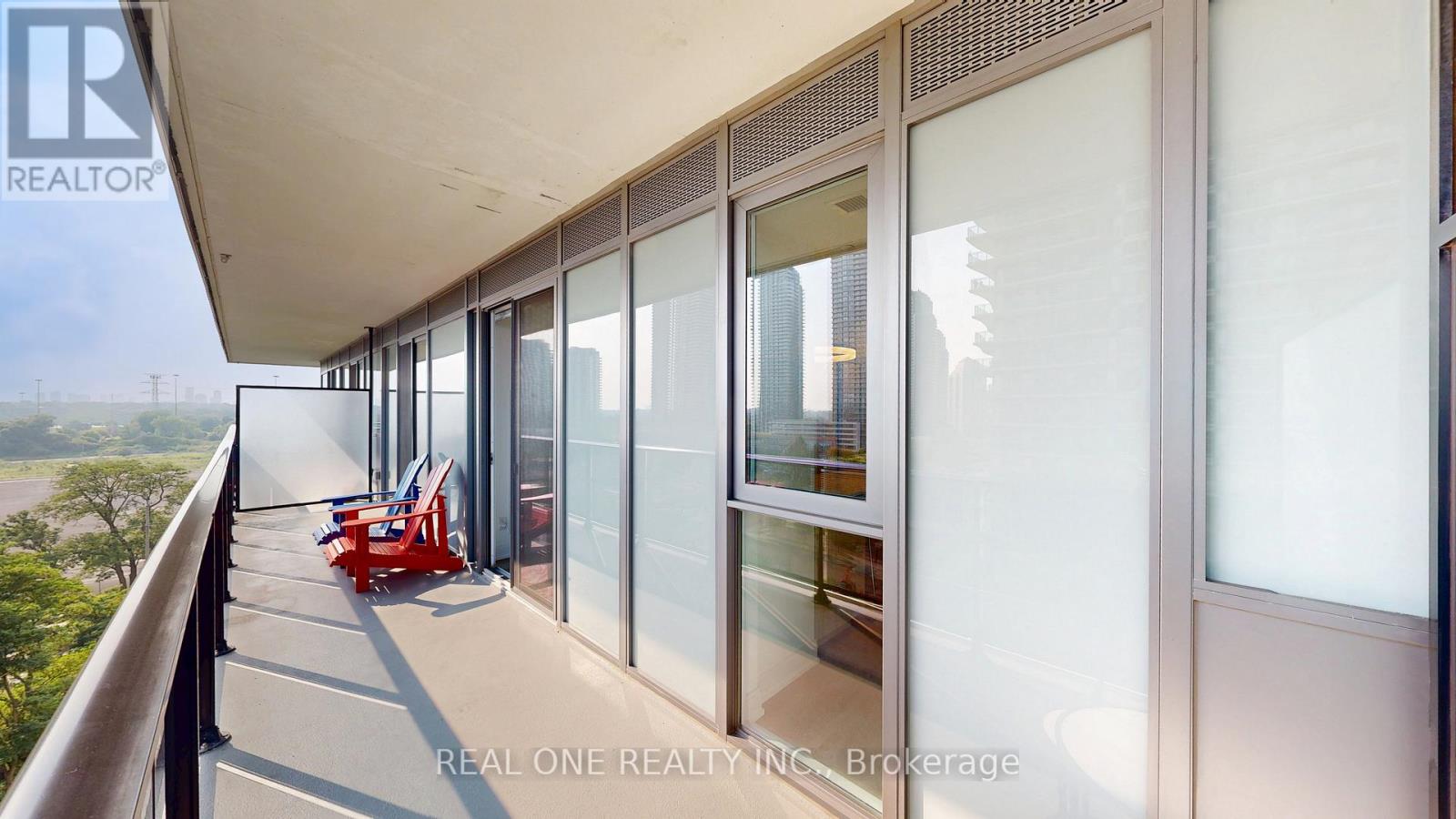 Photo 4 of 808 70 Annie Craig Drive, Toronto ON