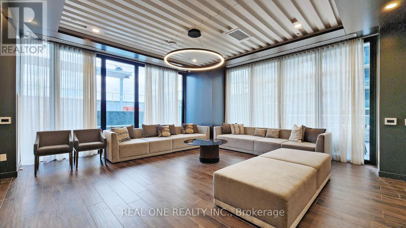 Photo 2 of 808 70 Annie Craig Drive, Toronto ON