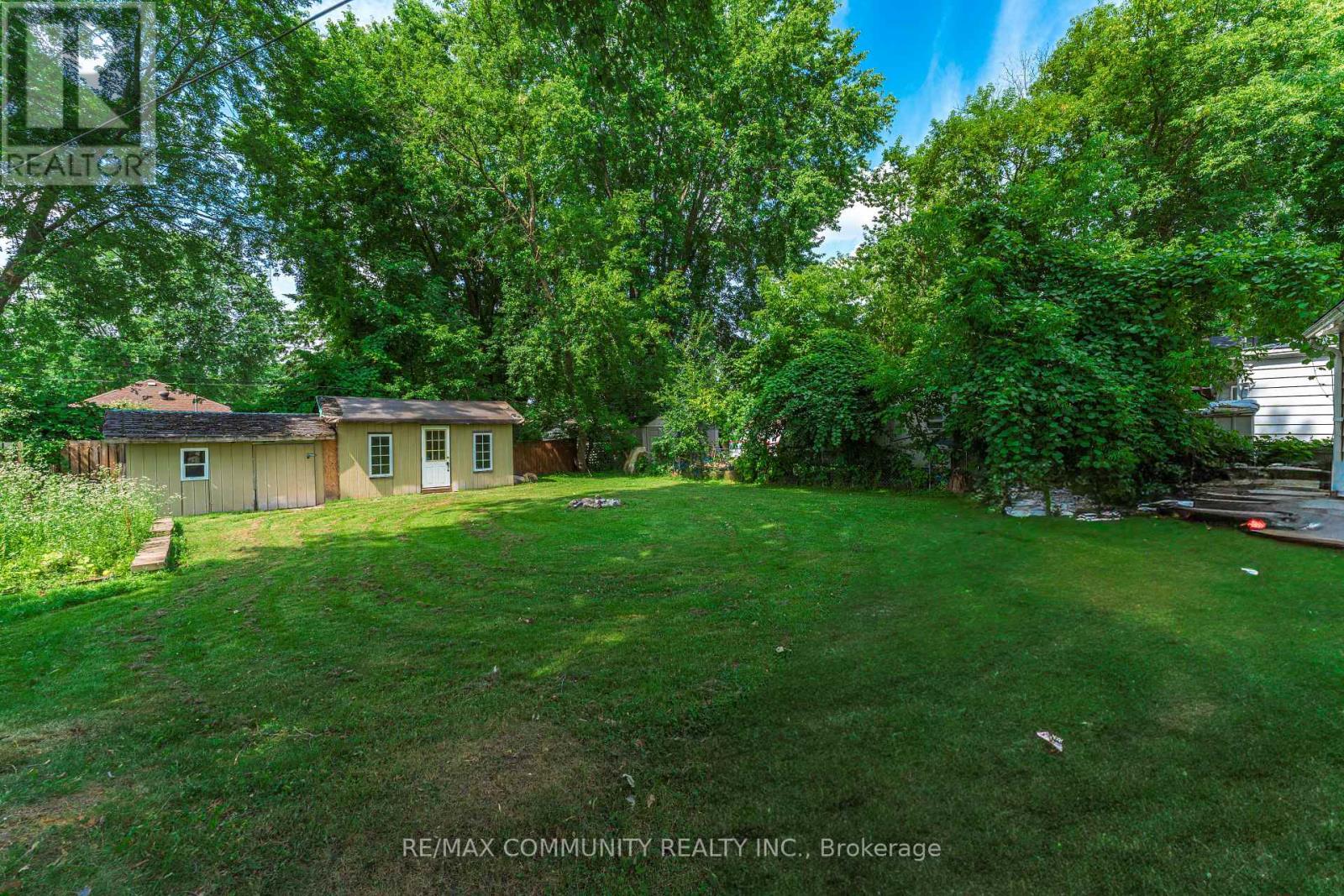 Photo 5 of 306 Kenwood Avenue, Georgina ON