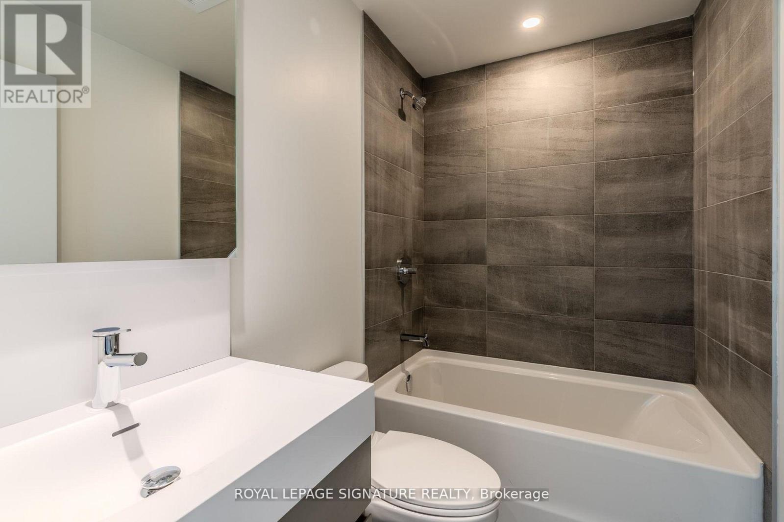 Photo 16 of 2702 39 Mary Street, Barrie ON