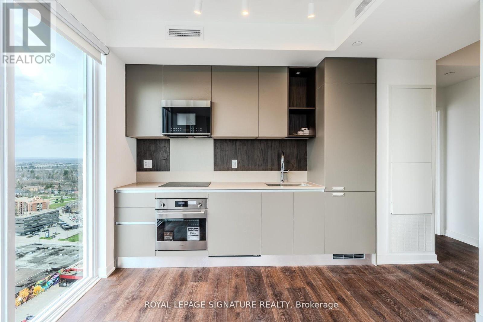 Photo 3 of 2702 39 Mary Street, Barrie ON