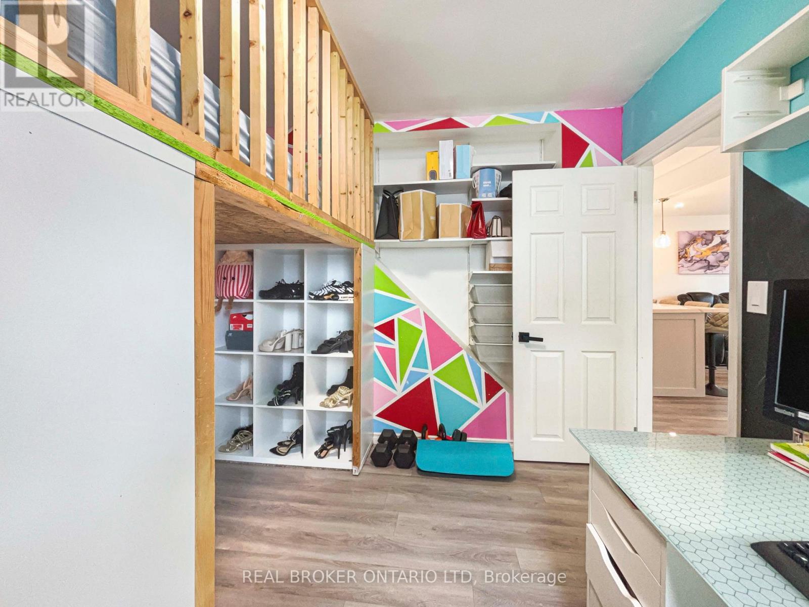 Photo 27 of 104 Delaware Street, London East ON