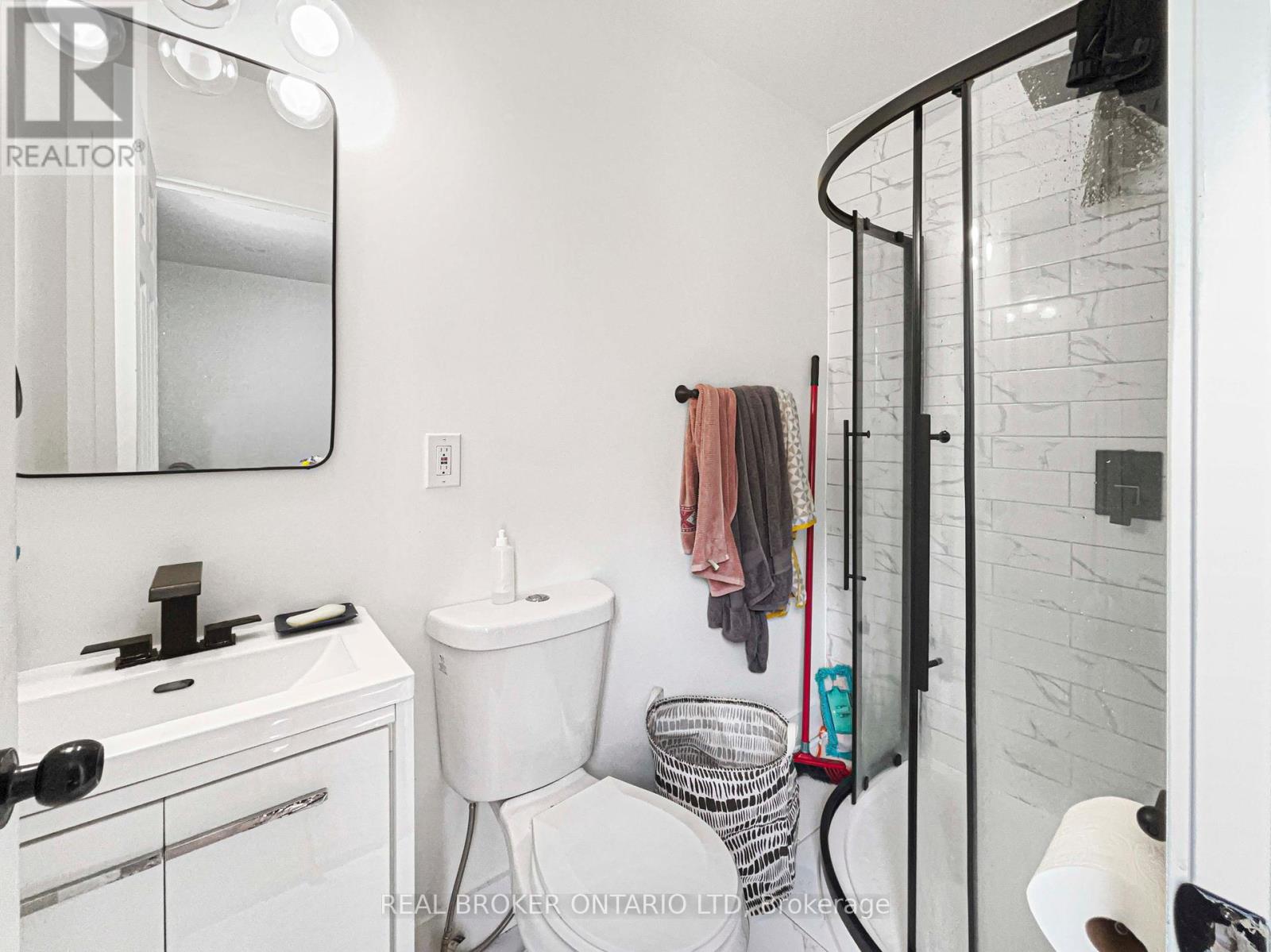 Photo 28 of 104 Delaware Street, London East ON