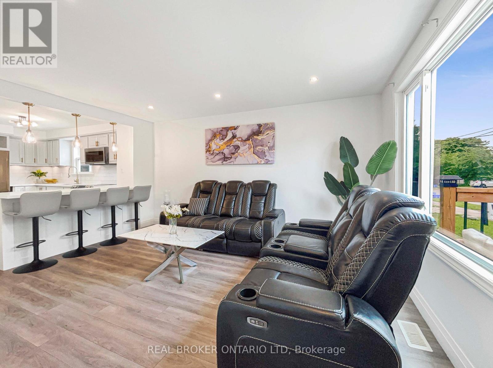 Photo 23 of 104 Delaware Street, London East ON